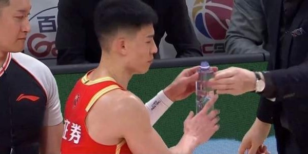 MK体育登录入口-广厦赢球第一奇兵！林秉圣7中5末节送关键5分，赛后王博亲自递水