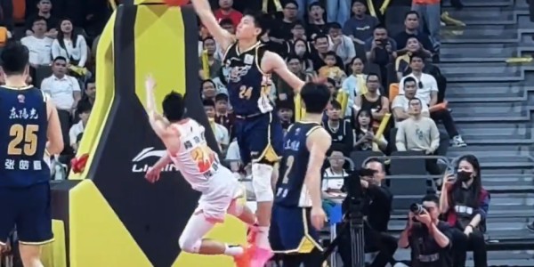 庞峥麟，为何向杜锋鞠了一躬？愿这样的镜头，在CBA多一点！