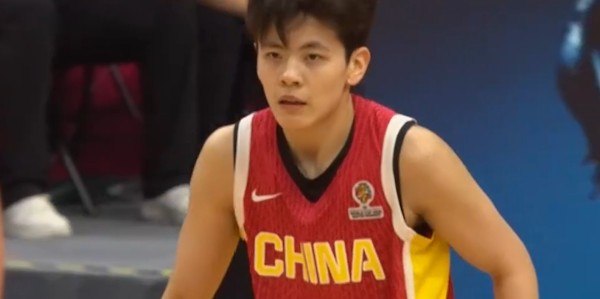 MK体育-中国女篮晋级26年世界杯！王思雨笑得很开心，不断与张子宇互动